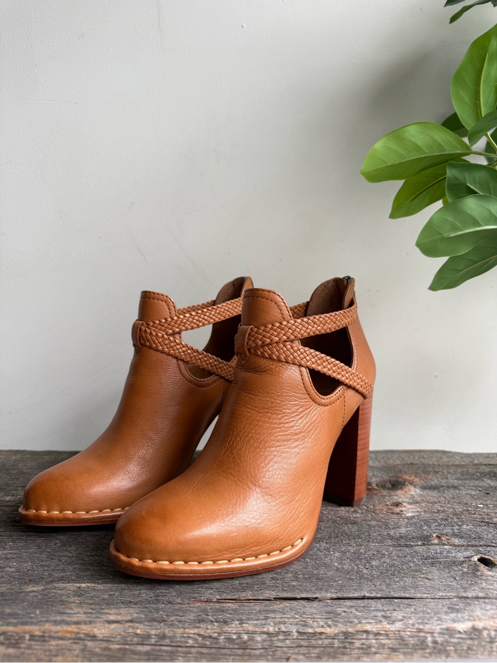 NWT Frye Women’s Margaret Braid Shootie Block Heel Leather Booties, Size 8.5